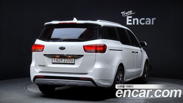Kia Carnival 2015 thumb 3