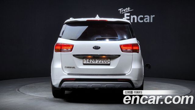 Kia Carnival 2015 thumb 5