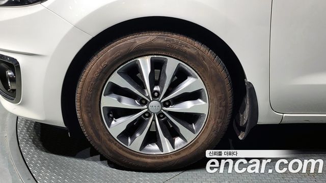 Kia Carnival 2015 thumb 6