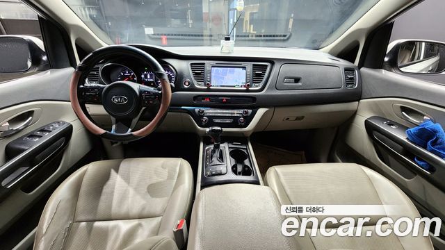 Kia Carnival 2015 thumb 8