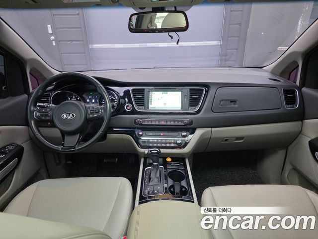 Kia Carnival 2014 thumb 6