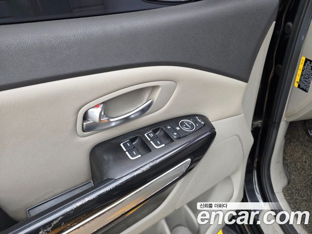 Kia Carnival 2014 thumb 8