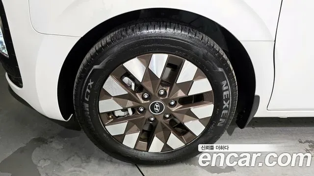 Hyundai Staria 2024 thumb 6