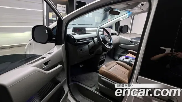 Hyundai Staria 2024 thumb 11