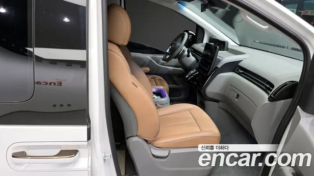 Hyundai Staria 2024 thumb 12