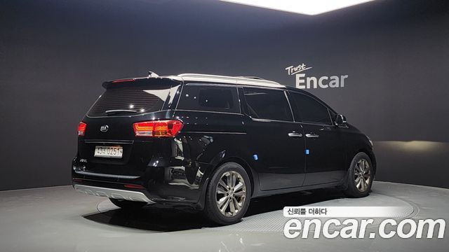 Kia Carnival 2015 thumb 3