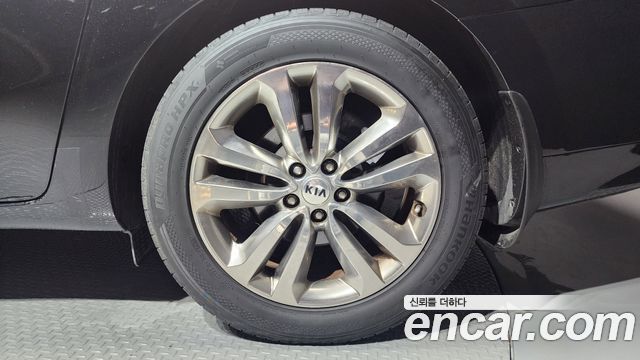 Kia Carnival 2015 thumb 6