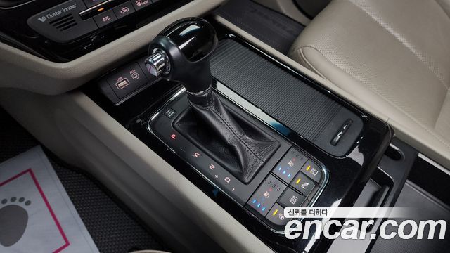 Kia Carnival 2015 thumb 10
