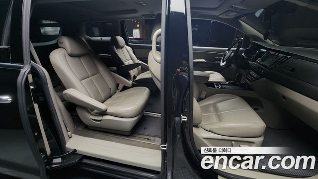 Kia Carnival 2015 thumb 12