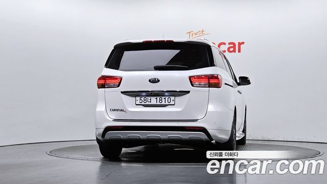 Kia Carnival 2015 thumb 5