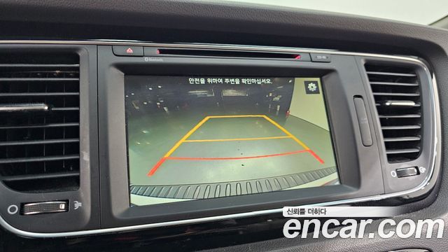 Kia Carnival 2015 thumb 11