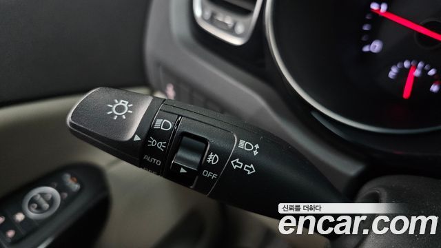 Kia Carnival 2015 thumb 12