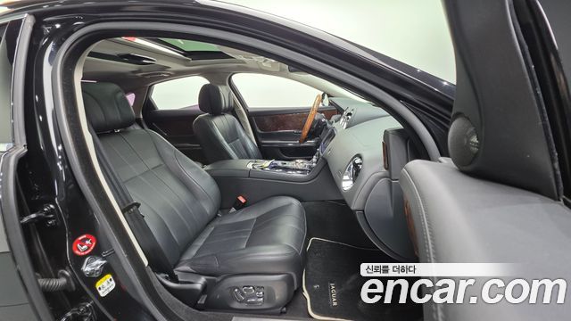 Jaguar XJ 2013 thumb 10