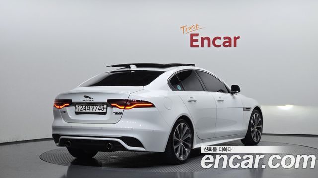 Jaguar XE 2020 thumb 3