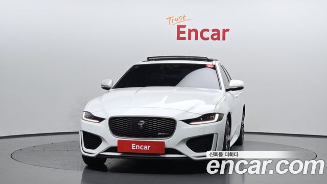 Jaguar XE 2020 thumb 4