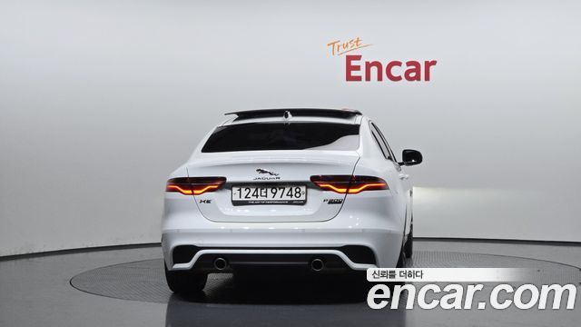Jaguar XE 2020 thumb 5