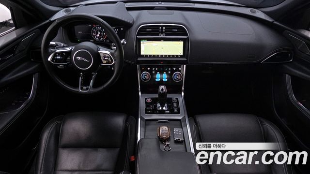 Jaguar XE 2020 thumb 8