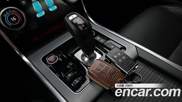 Jaguar XE 2020 thumb 10