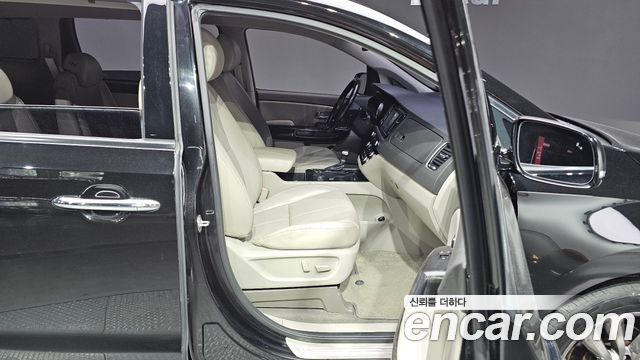Kia Carnival 2017 thumb 12