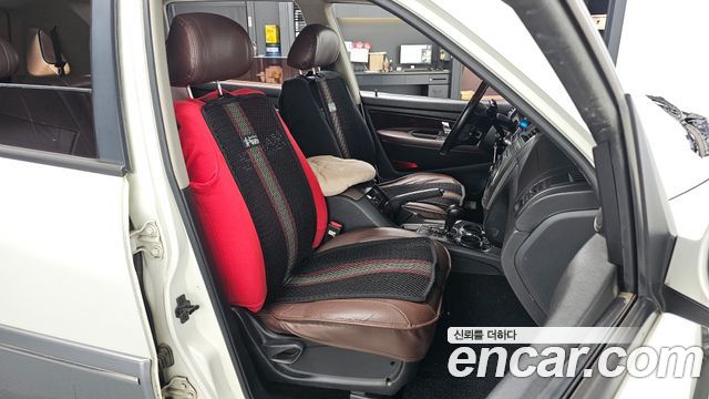 SsangYong Rexton 2011 thumb 10