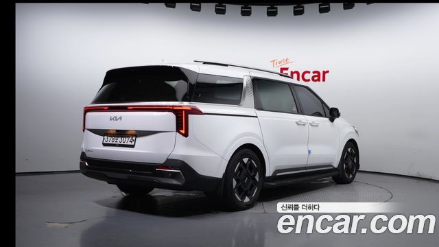 Kia Carnival 2023 thumb 3