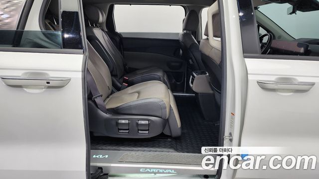 Kia Carnival 2023 thumb 11
