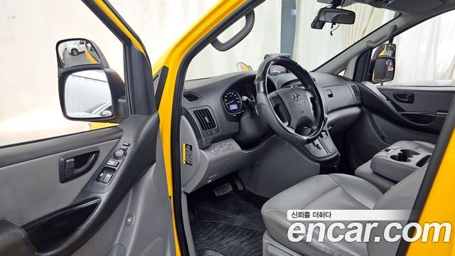 Hyundai Starex 2019 thumb 10