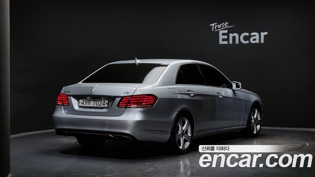 Mercedes-Benz E-Class 2013 thumb 3