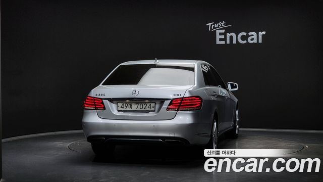 Mercedes-Benz E-Class 2013 thumb 5