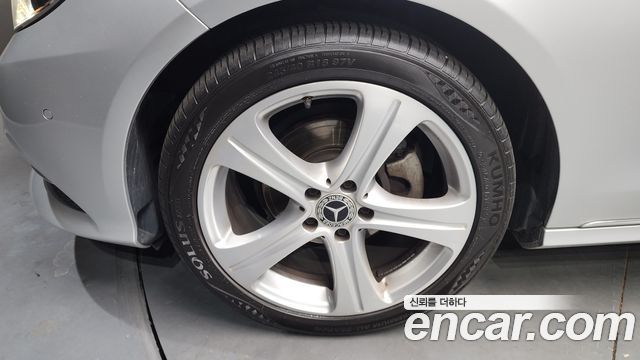 Mercedes-Benz E-Class 2013 thumb 6