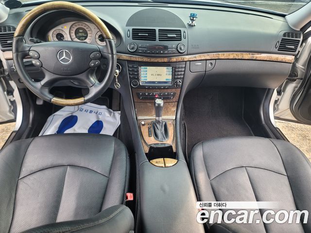 Mercedes-Benz E-Class 2008 thumb 10