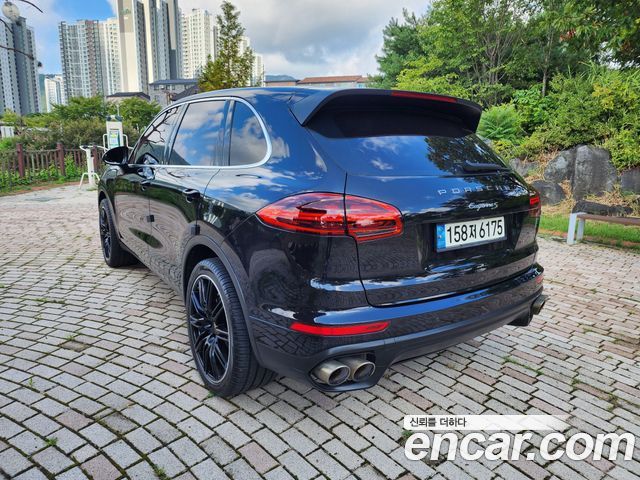 Porsche Cayenne 2015 thumb 6