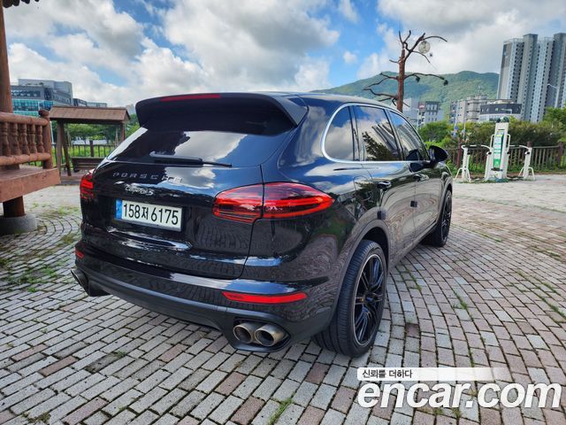 Porsche Cayenne 2015 thumb 8
