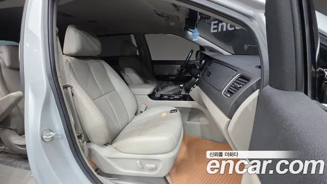 Kia Carnival 2019 thumb 10