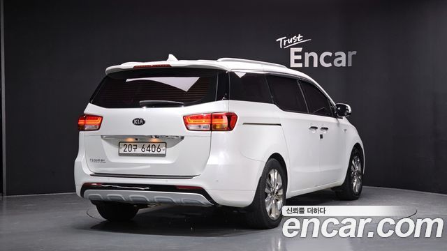 Kia Carnival 2015 thumb 2