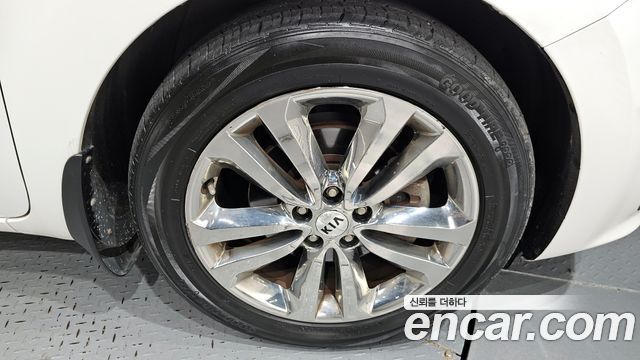 Kia Carnival 2015 thumb 5