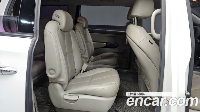 Kia Carnival 2015 thumb 11