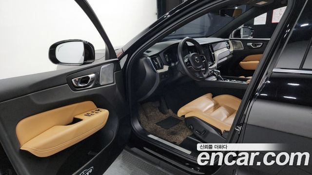 Volvo XC60 2020 thumb 11