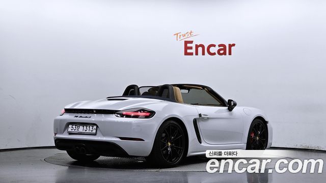 Porsche Cayman 2017 thumb 3