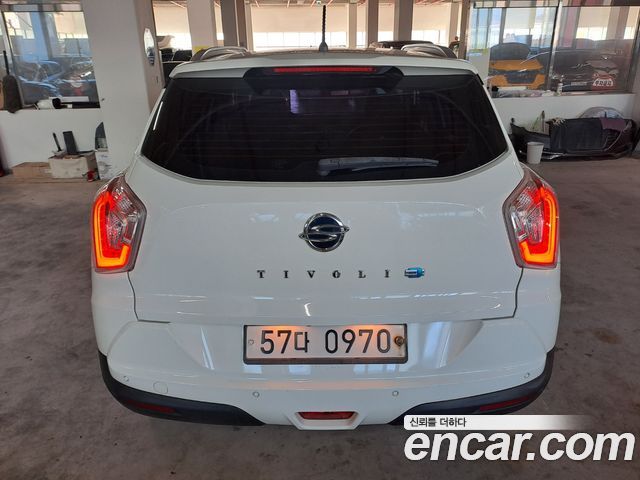SsangYong Tivoli 2015 thumb 5