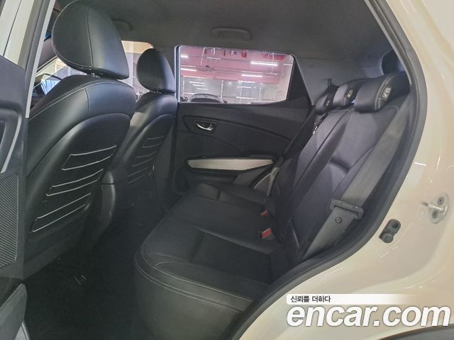 SsangYong Tivoli 2015 thumb 11