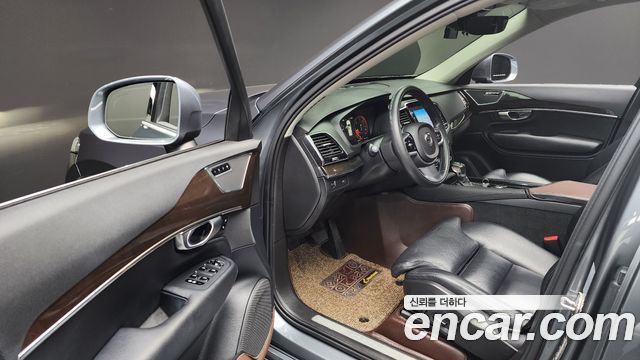 Volvo XC90 2018 thumb 10