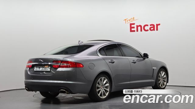 Jaguar XF 2013 thumb 3