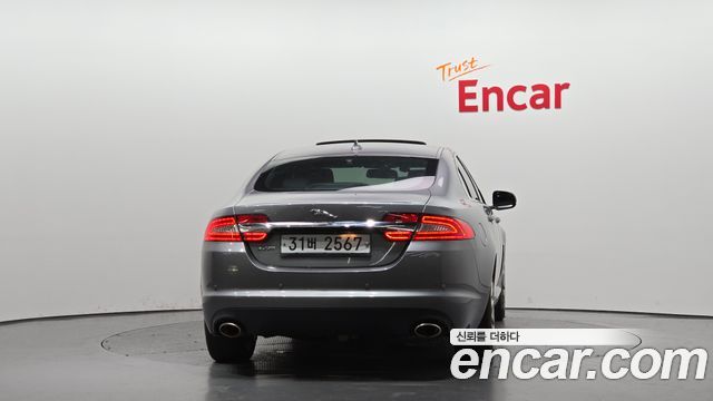 Jaguar XF 2013 thumb 5