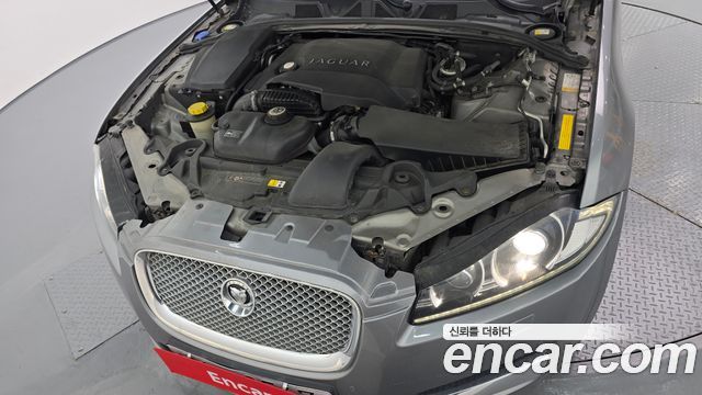 Jaguar XF 2013 thumb 7