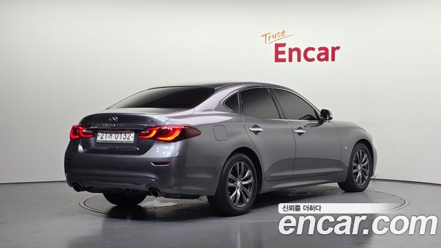 Infiniti Q70 2016 thumb 3