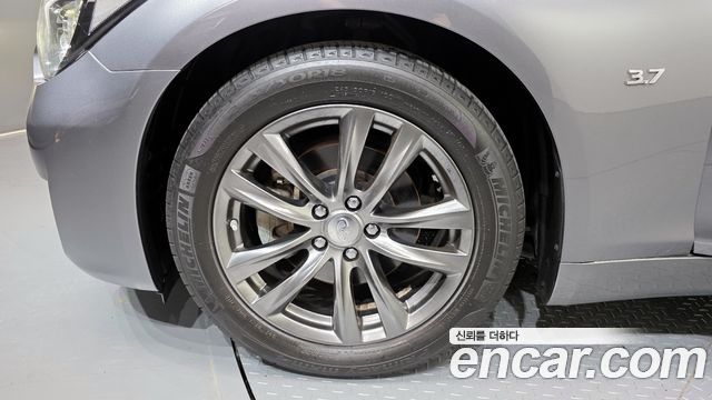 Infiniti Q70 2016 thumb 6