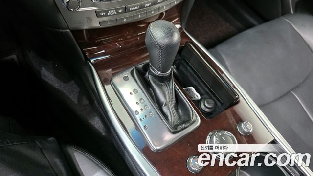 Infiniti Q70 2016 thumb 9