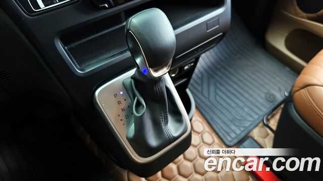 Hyundai Staria 2023 thumb 9