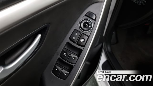 Hyundai i30 2013 thumb 11